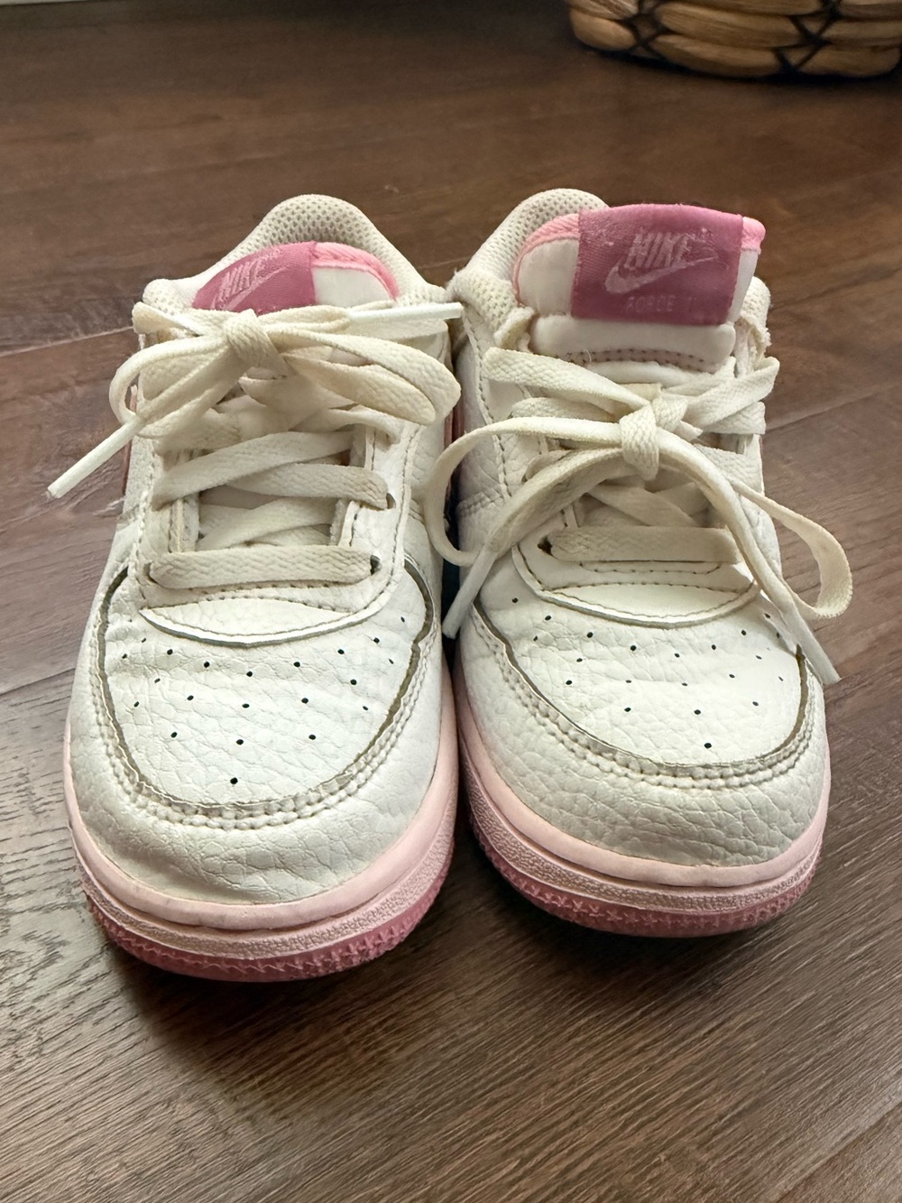 Toddle girl nike tennis shoe